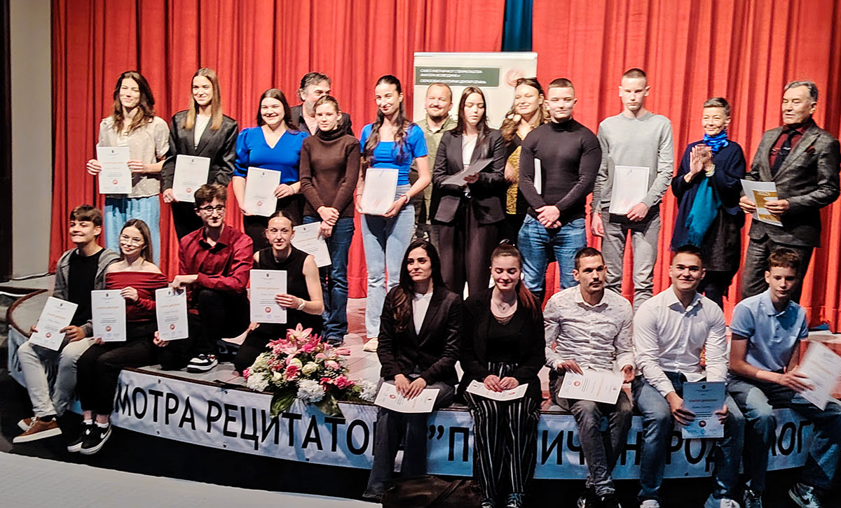 НАШИ РЕЦИТАТОРИ НА ПОКРАЈИНСКОЈ СМОТРИ "ПЕСНИЧЕ НАРОДА МОГ"