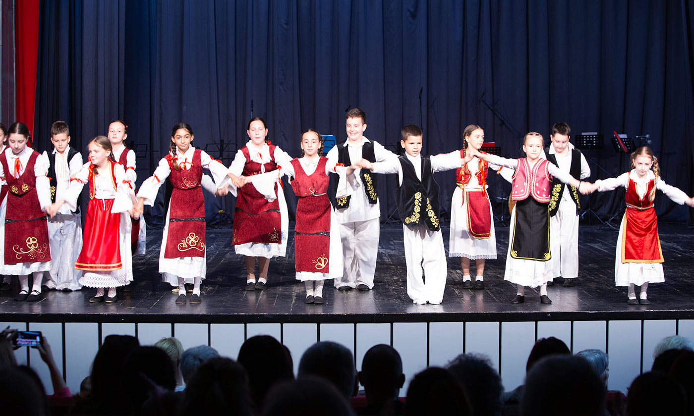 ОДРЖАНА 63. СМОТРА ФОЛКЛОРНОГ СТВАРАЛАШТВА ДЕЦЕ У ШИДУ