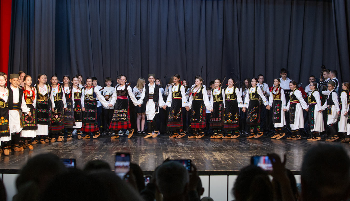 ОДРЖАНА 63. СМОТРА ФОЛКЛОРНОГ СТВАРАЛАШТВА ДЕЦЕ У ШИДУ