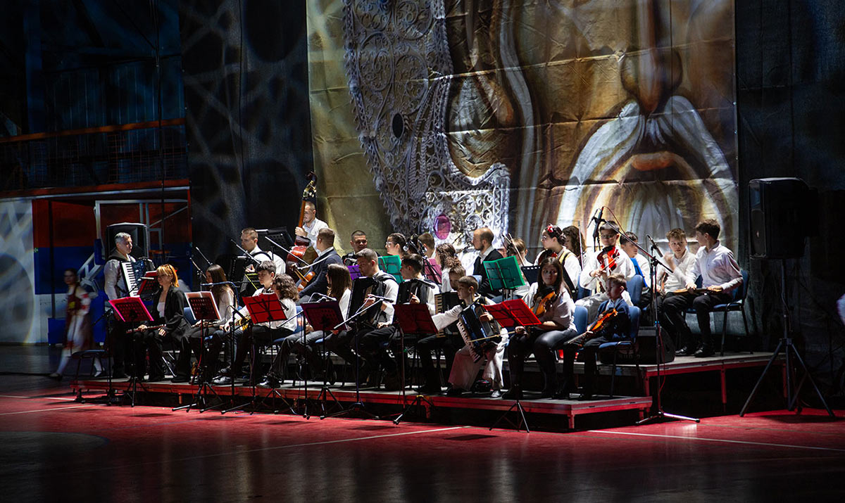 УСКЛИКНИМО С ЉУБАВЉУ